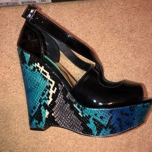 Kardashian kollection wedge heels